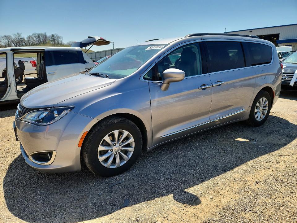 2017 Chrysler Pacifica Touring l