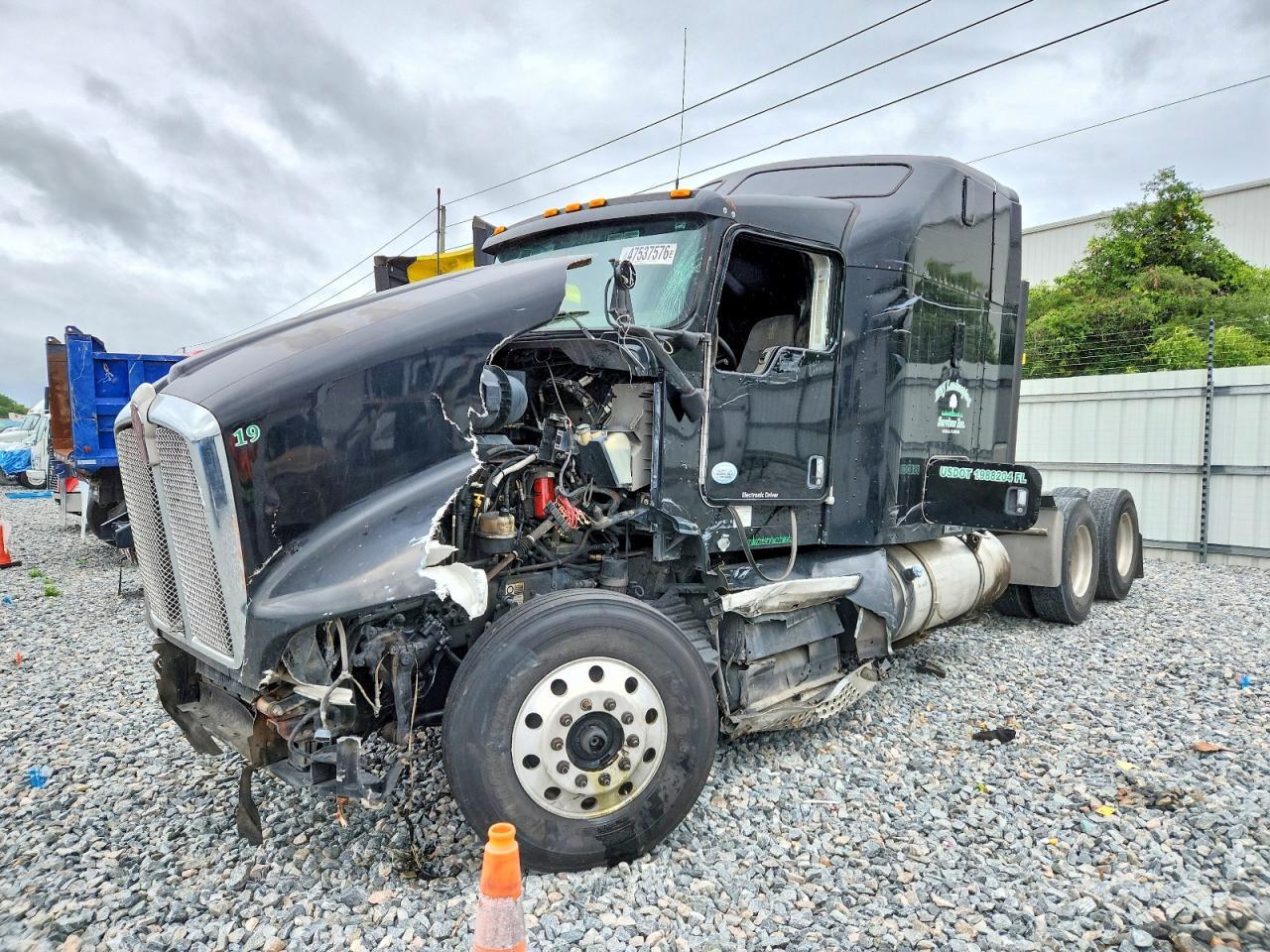 2011 Kenworth T660 Semi Truck
