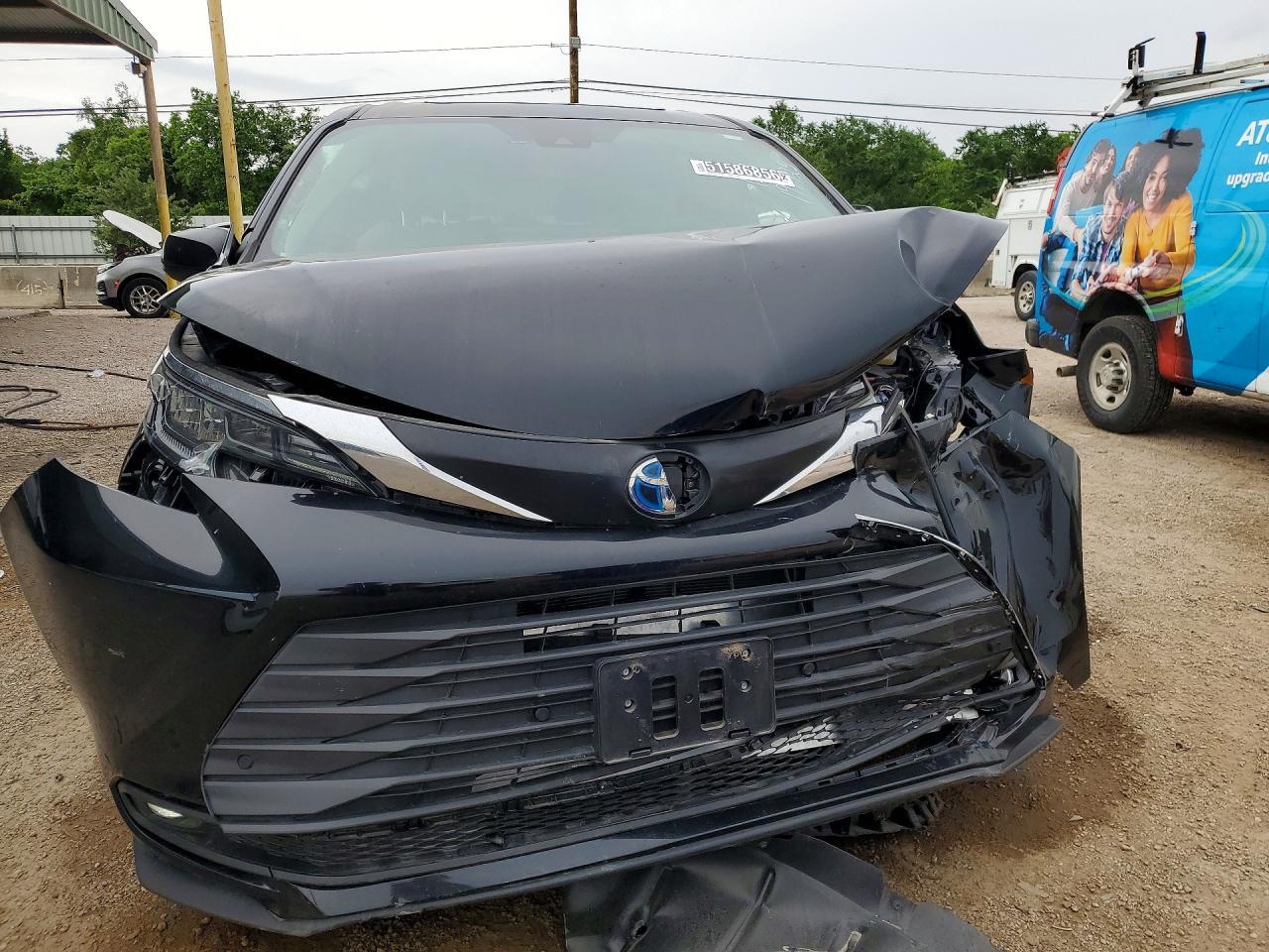 2025 Toyota Sienna xle 7-passenger