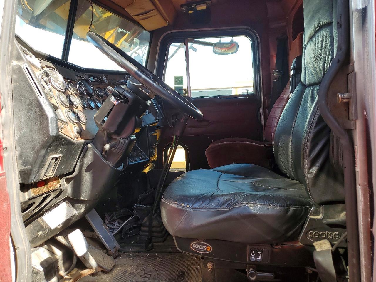 2000 Peterbilt 378 Semi Truck