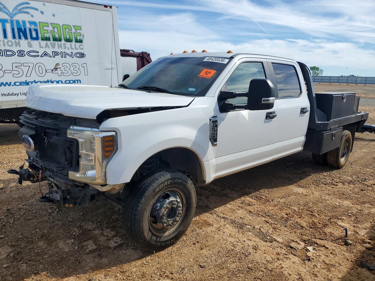 2018 Ford F350 Super Duty Flatbed Truck