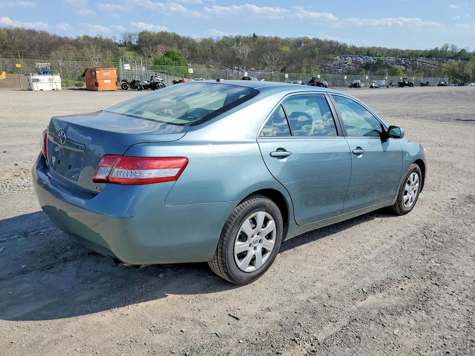 2010 Toyota Camry le