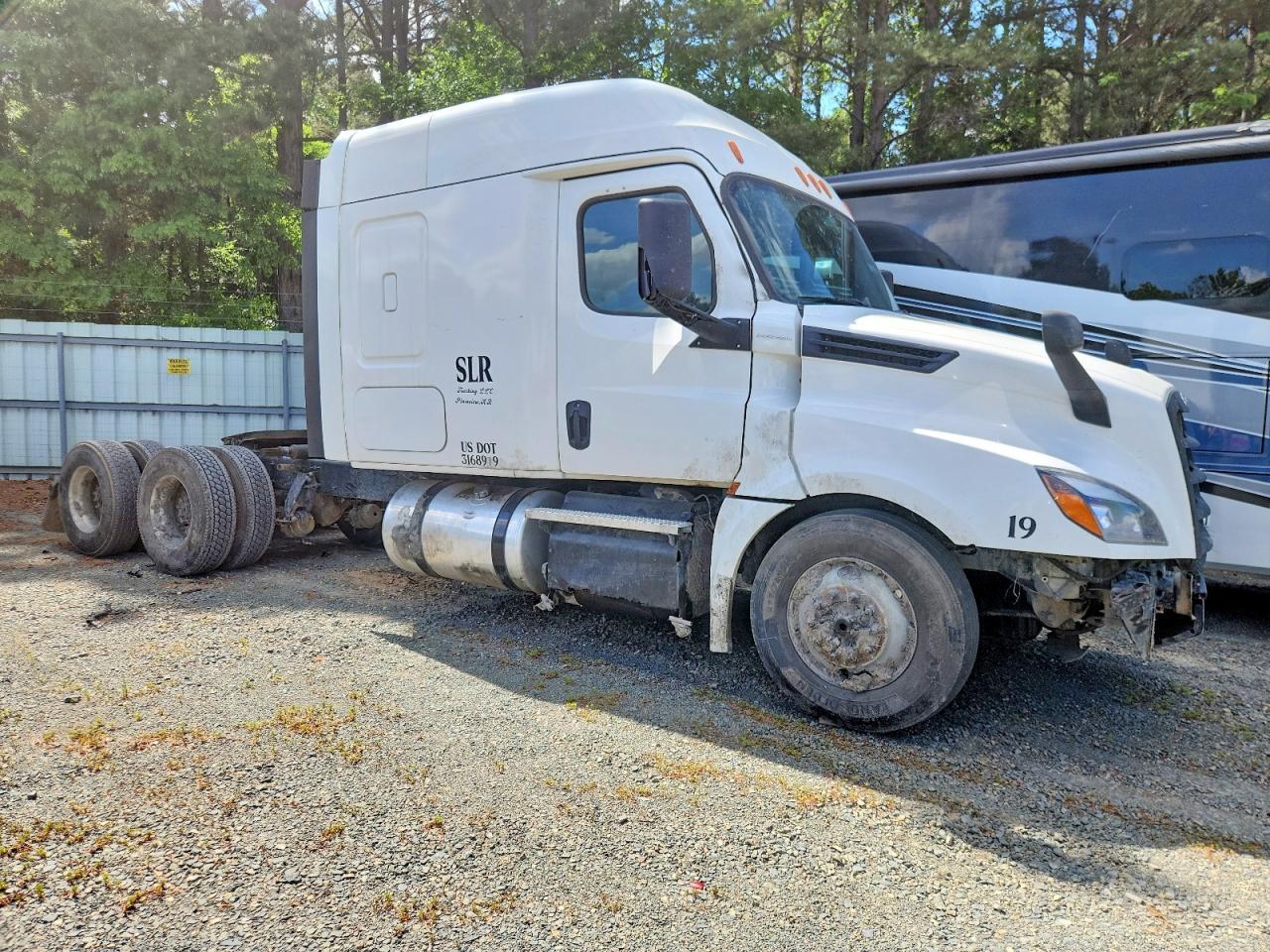 2019 Freigliner 2019 Freightliner Cascadia 126 Semi Truck