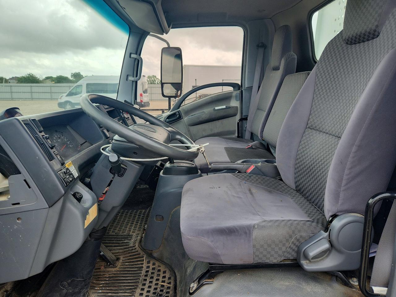 2010 Isuzu NQR Bucket Truck