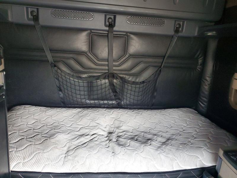 2018 Freightliner Cascadia 125 Semi Truck