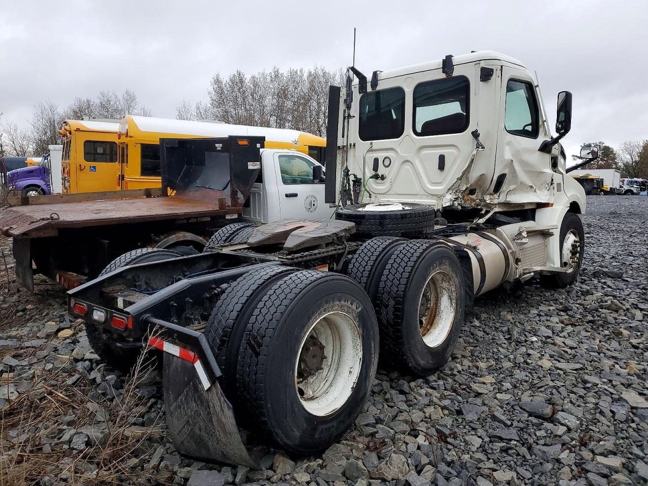 2021 Freigliner 2021 Freightliner Cascadia 126 Semi Truck