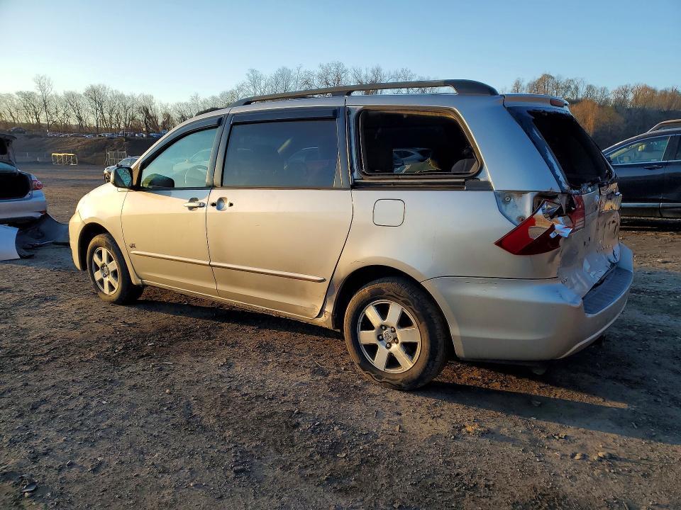 2004 Toyota Sienna le 7 Passenger