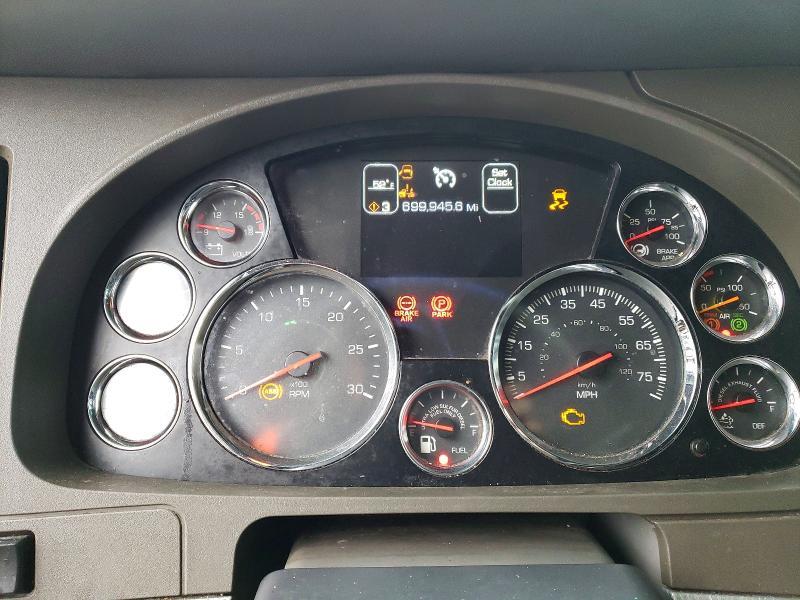 2015 Kenworth T680 Semi Truck