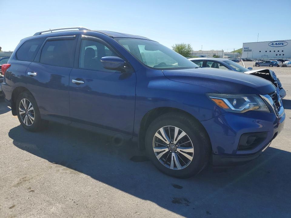 2017 Nissan Pathfinder sv