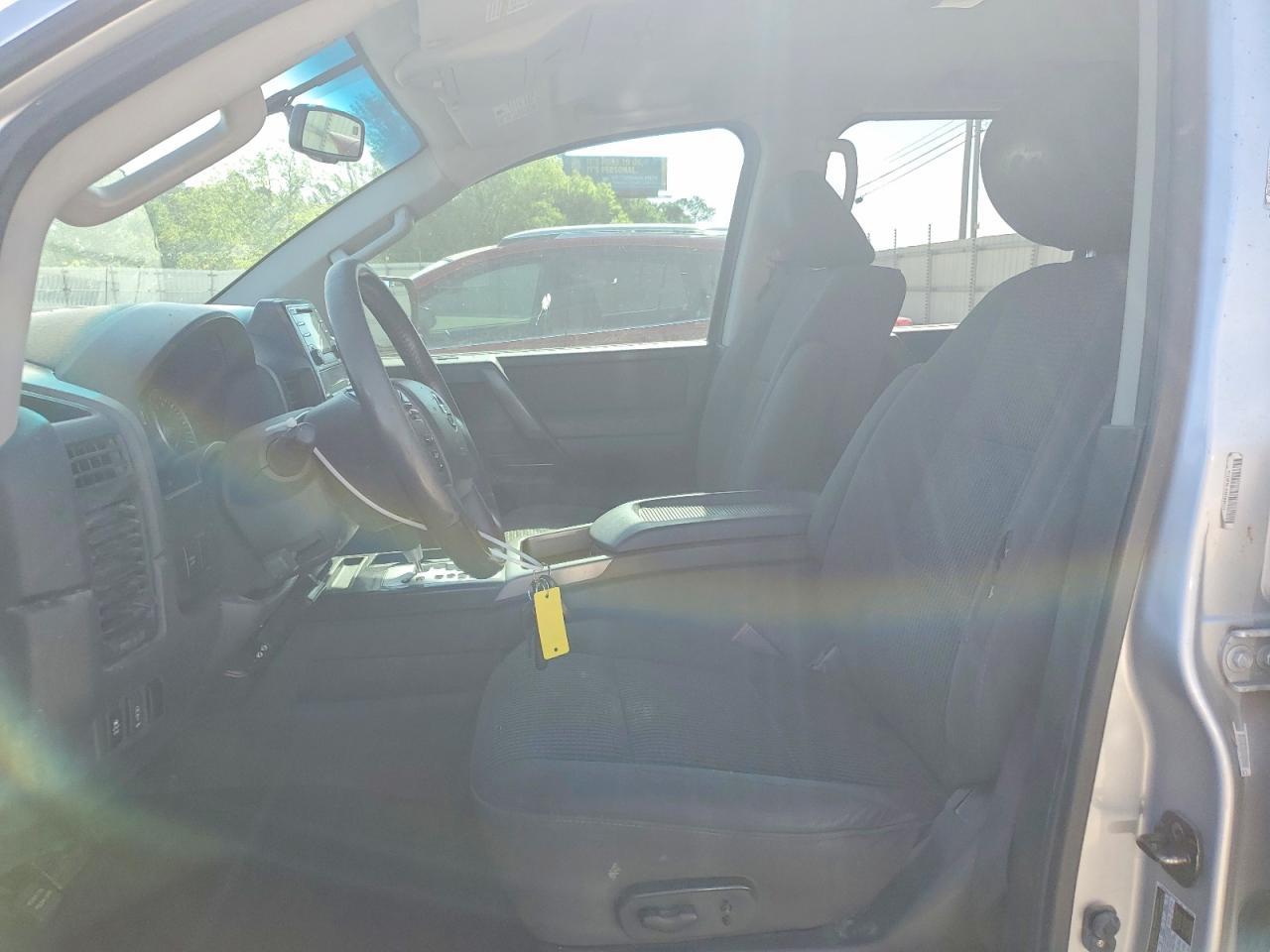 2014 Nissan Titan SV