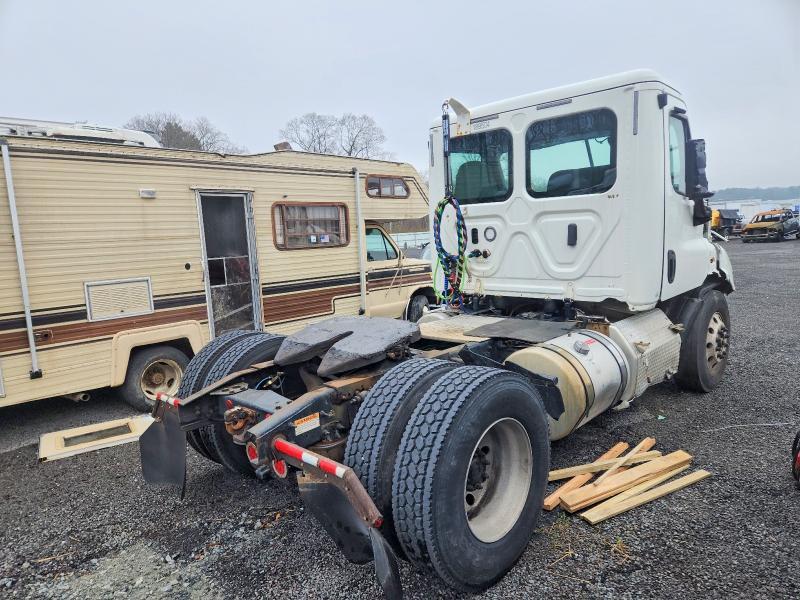 2018 Freightliner Cascadia 113 Semi Truck