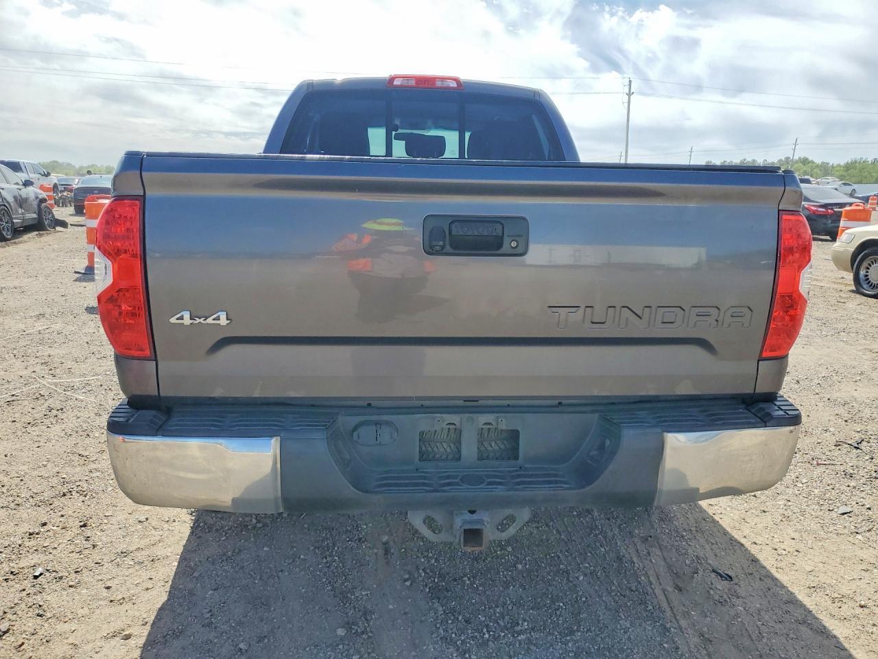 2014 Toyota Tundra SR5