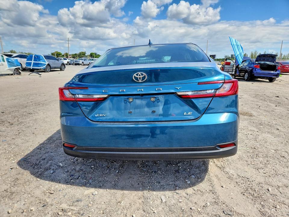 2025 Toyota Camry le