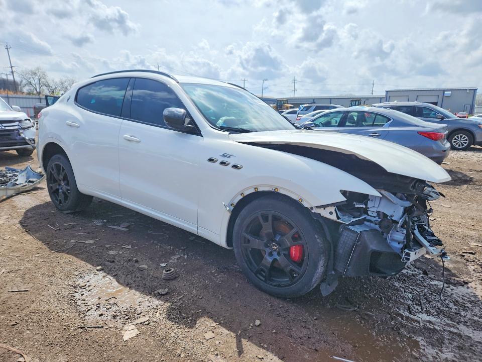 2022 Maserati Levante Base