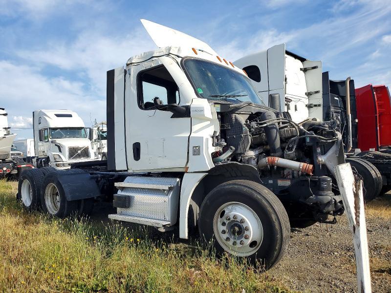 2021 Freigliner 2021 Freightliner Cascadia 126 Semi Truck