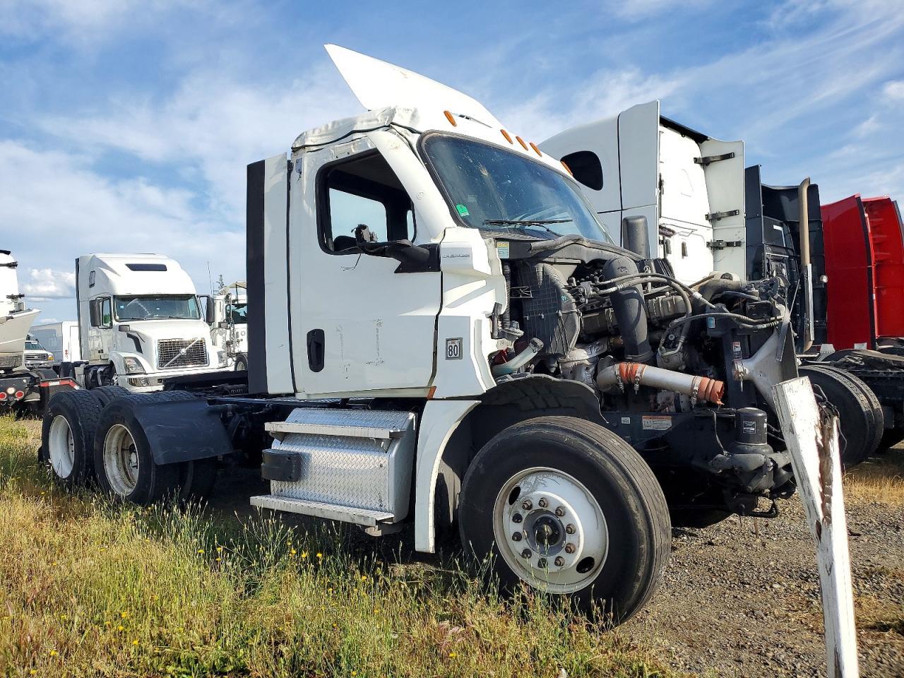 2021 Freigliner 2021 Freightliner Cascadia 126 Semi Truck