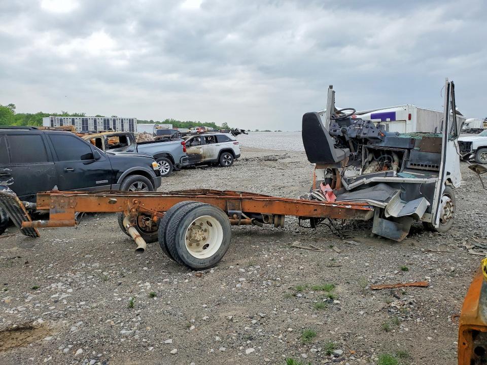 1999 Freigliner Chassis M Line