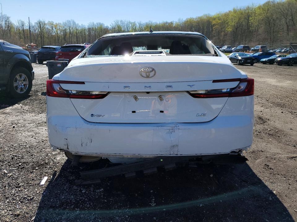 2025 Toyota Camry le