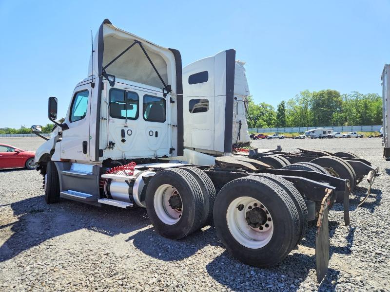 2020 Freightliner Cascadia 126 Semi Truck