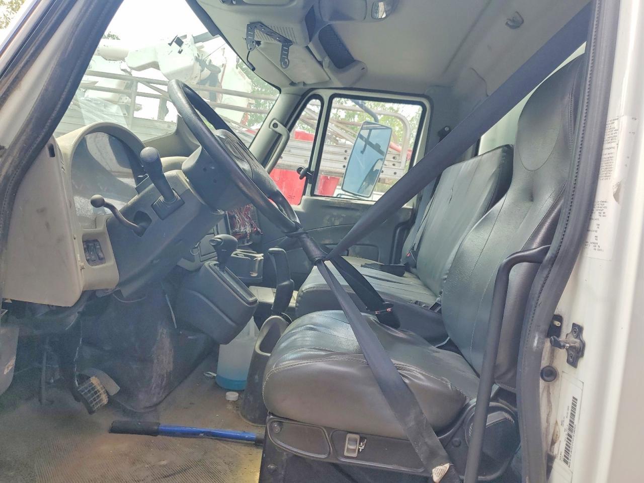 2013 International 4300 BOX Truck