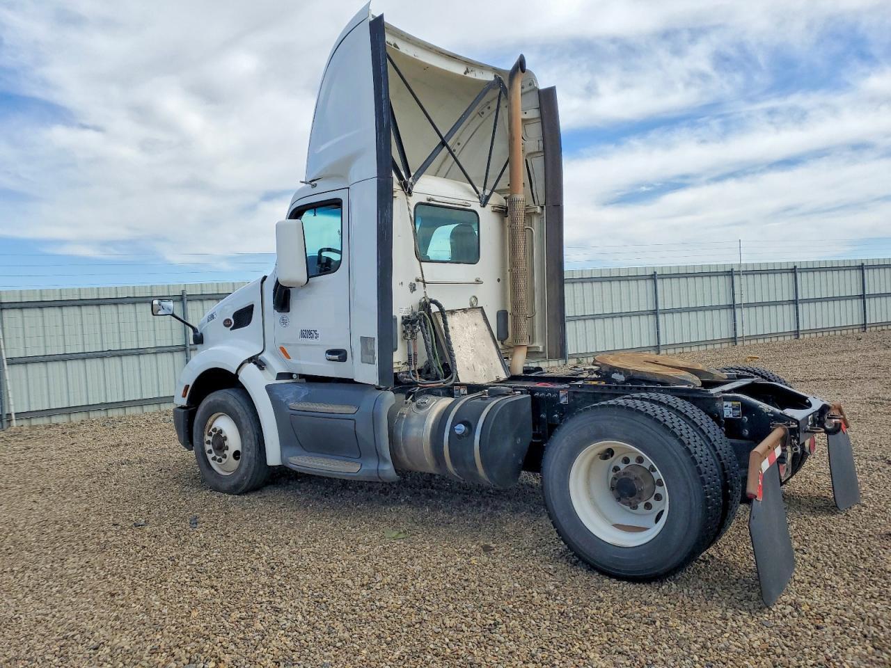 2018 Peterbilt 579 Semi Truck