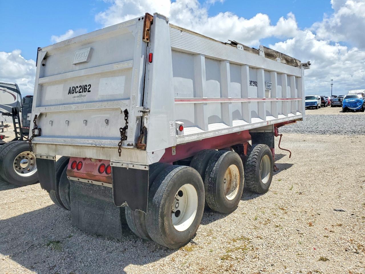 2004 East Manufacturing Heavy Duty Trucks