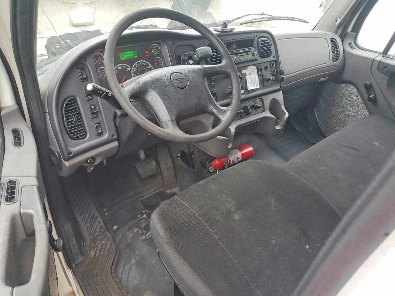 2018 Freigliner 2018 Freightliner Business Class M2 BOX Truck