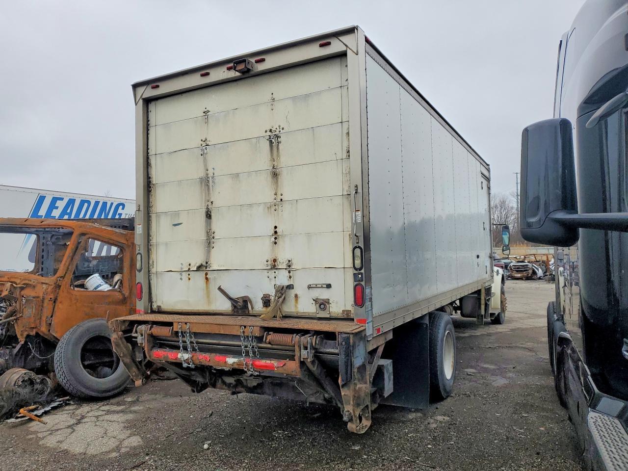2014 Freigliner 2014 Freightliner Business Class M2 BOX Truck