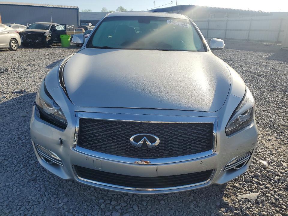 2015 Infiniti Q70 3.7
