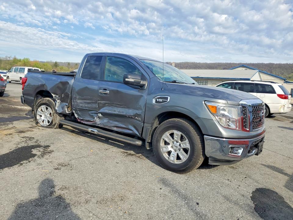 2017 Nissan Titan SV