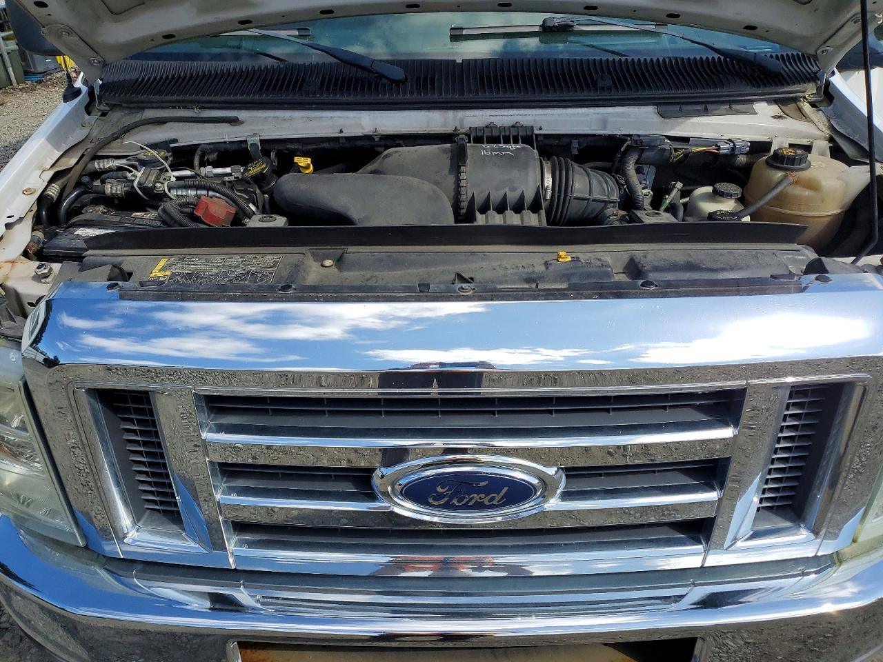 2010 Ford E350 BOX Truck