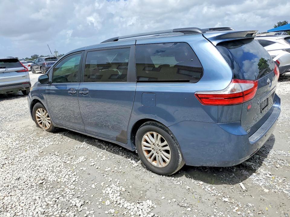 2015 Toyota Sienna xle 8-passenger