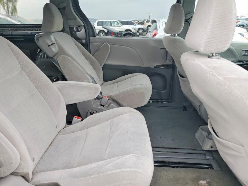 2016 Toyota Sienna le