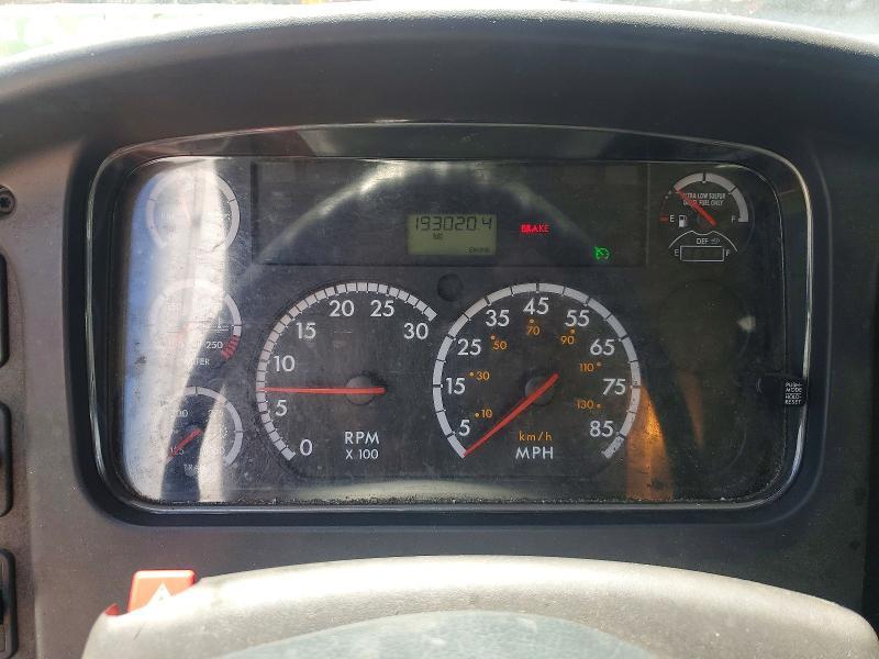 2015 Freightliner Business Class M2 BOX Truck