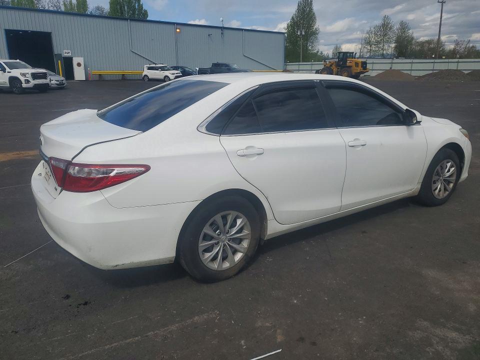 2015 Toyota Camry le