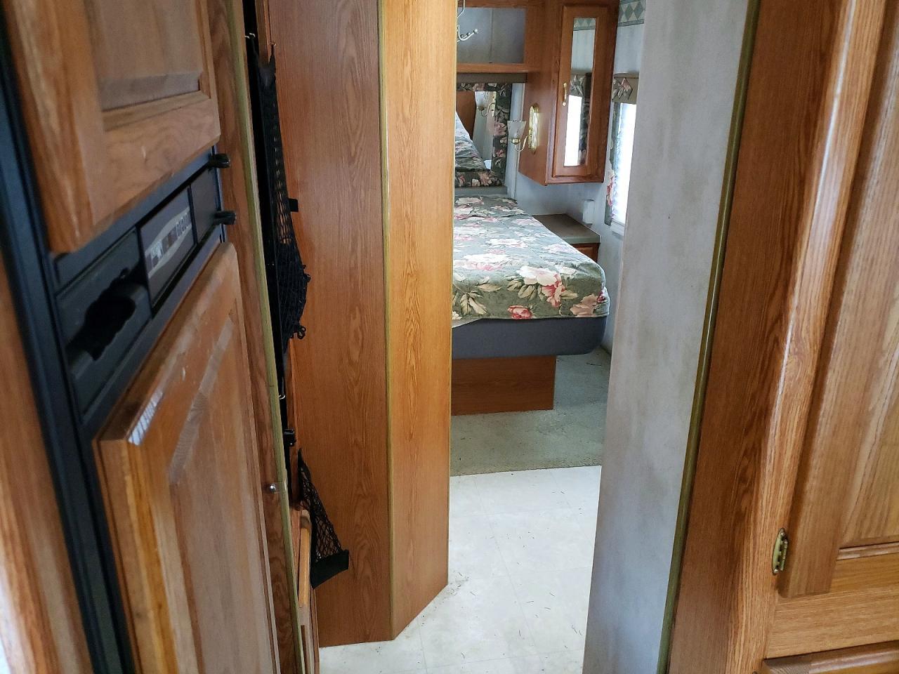 2000 Holiday Recreational Vehicle (RV)