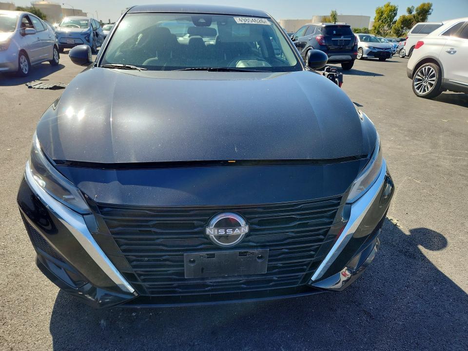 2023 Nissan Altima sv