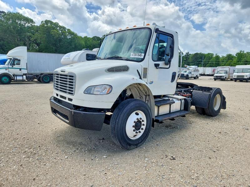 2020 Freightliner Business Class M2 Semi Truck