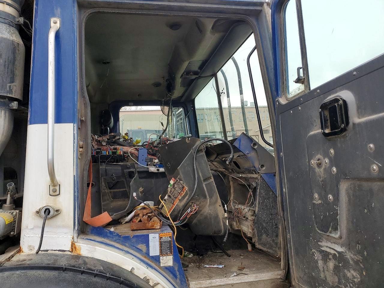 2014 Mack 600 MRU600