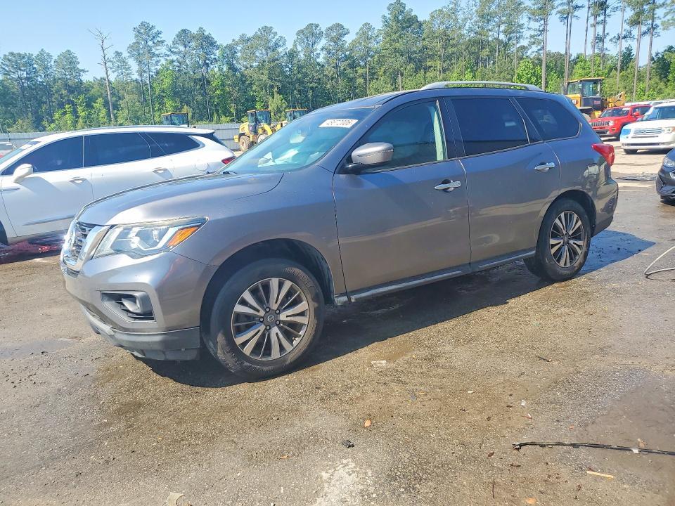 2017 Nissan Pathfinder sv