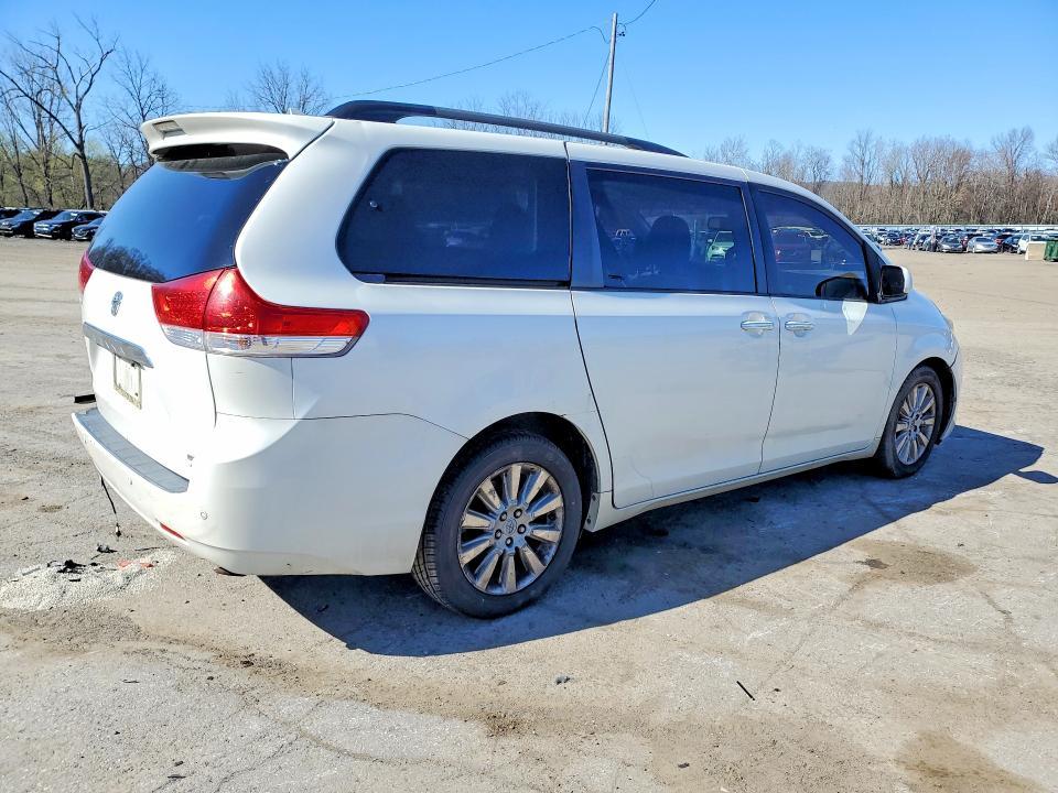 2012 Toyota Sienna Limited 7-passenger