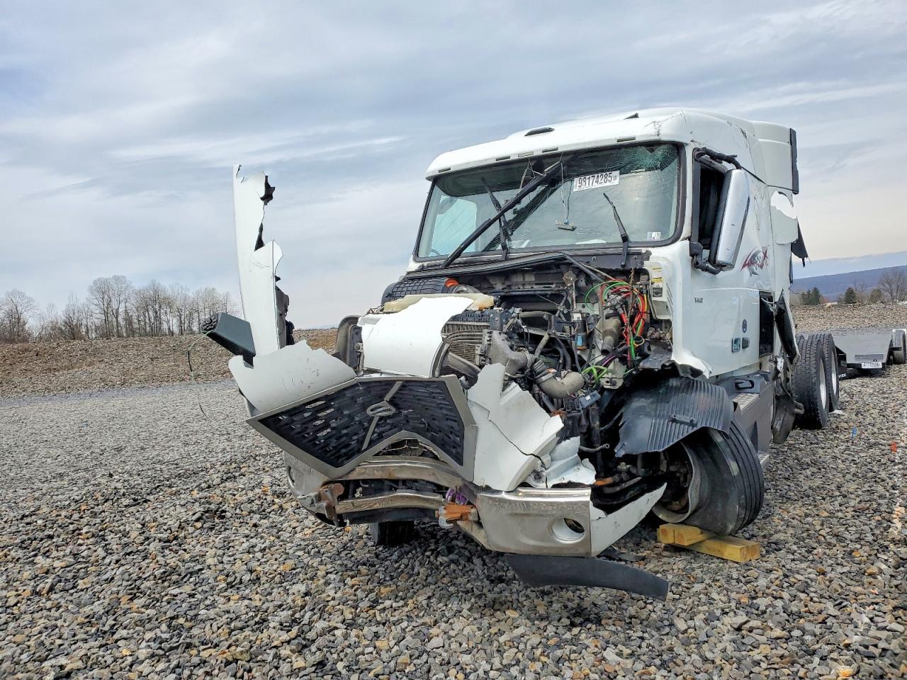 2020 Volvo VNR Semi Truck