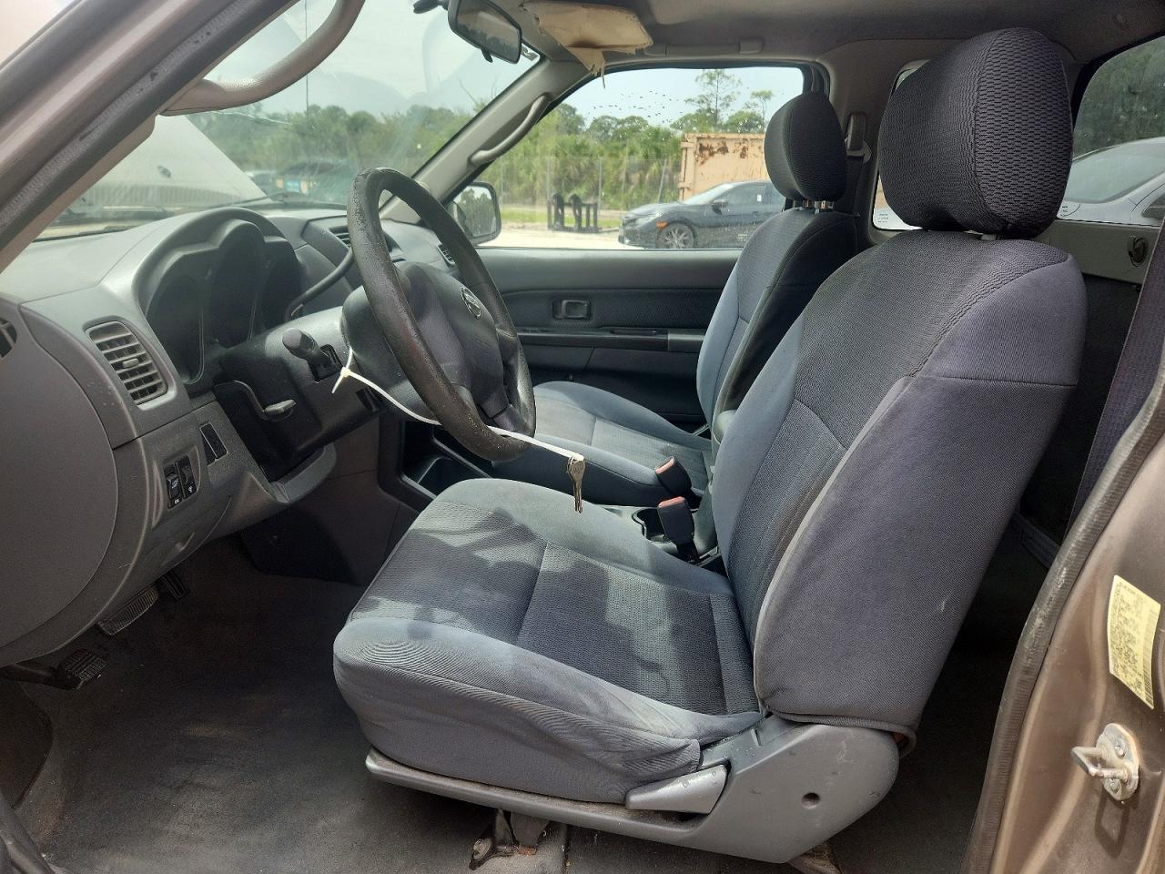2004 Nissan Frontier Standard