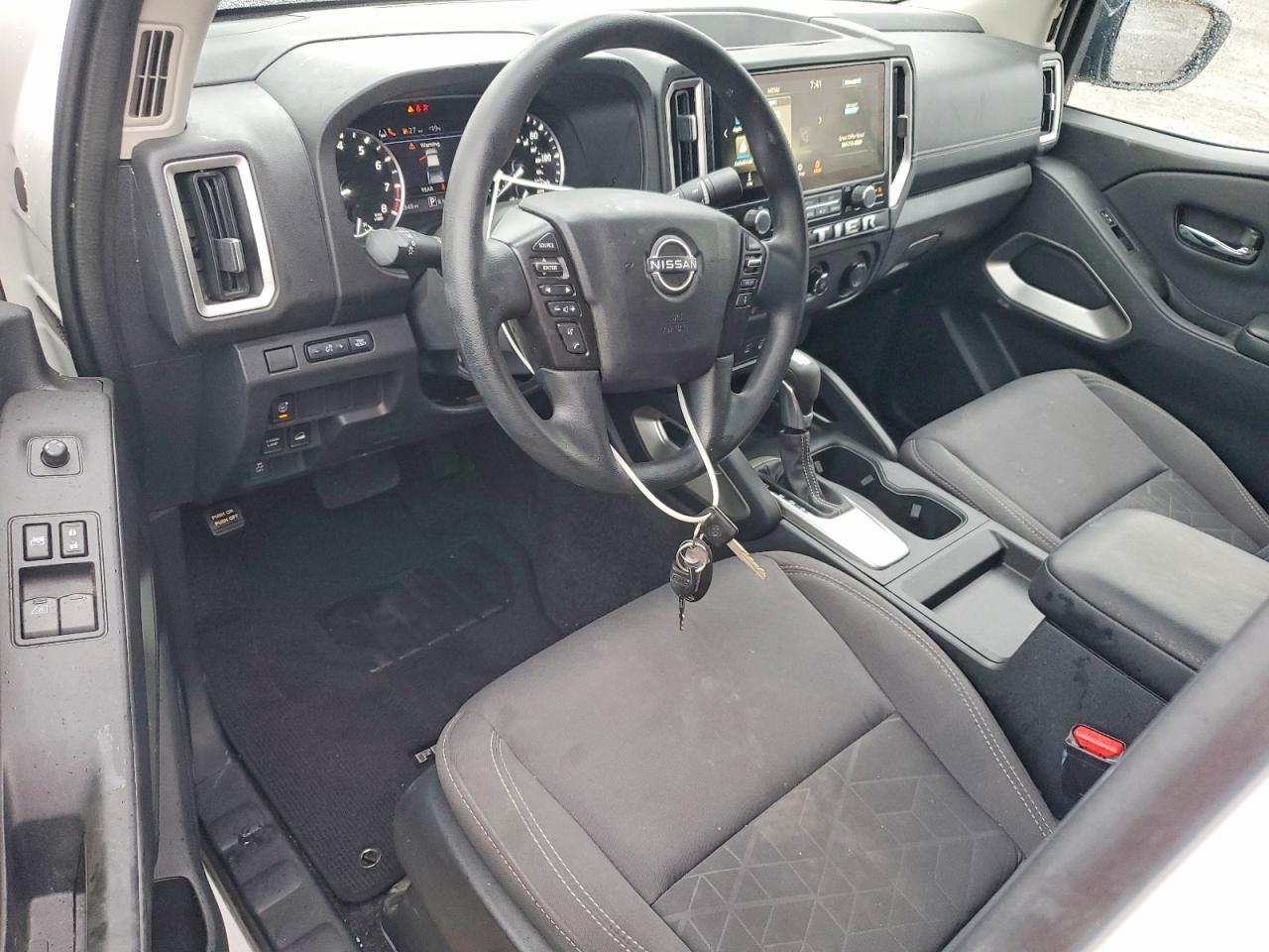 2025 Nissan Frontier SV