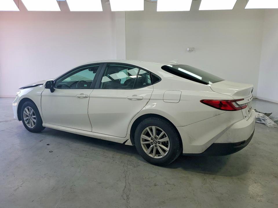 2025 Toyota Camry le