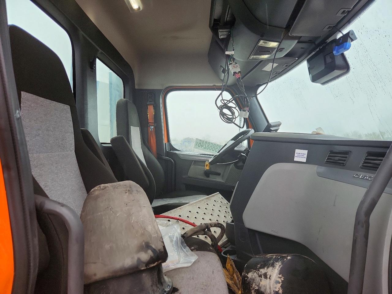 2021 Freigliner 2021 Freightliner Cascadia 116 Semi Truck