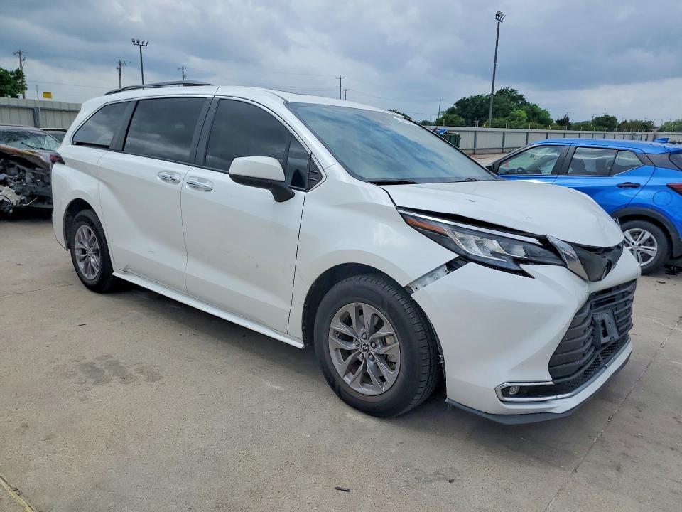 2022 Toyota Sienna xle