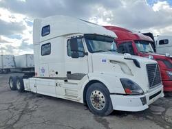 Salvage cars for sale from Copart Woodhaven, MI: 2004 Volv O VNL Semi Truck