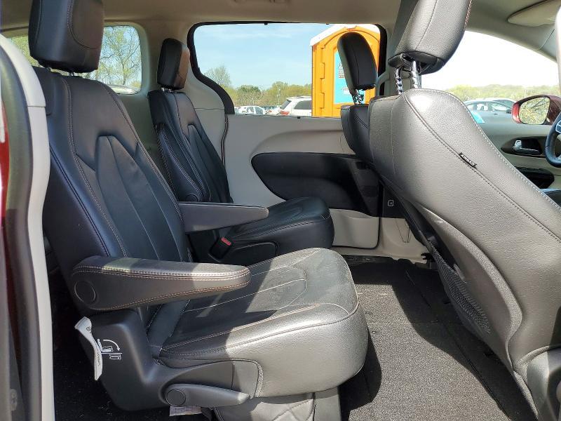 2017 Chrysler Pacifica Touring l