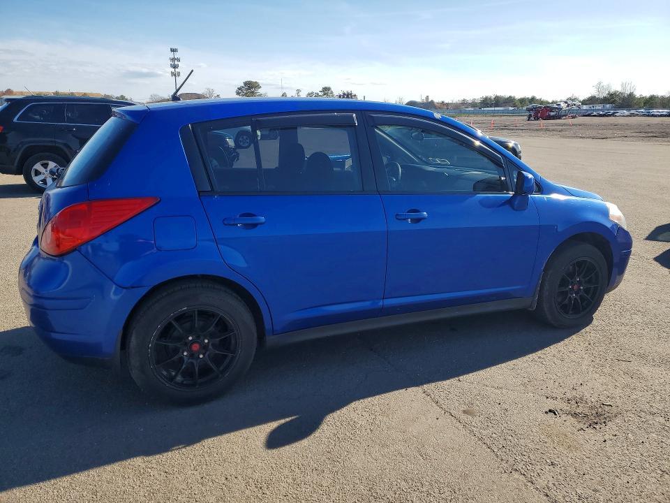 2011 Nissan Versa 1.8 s